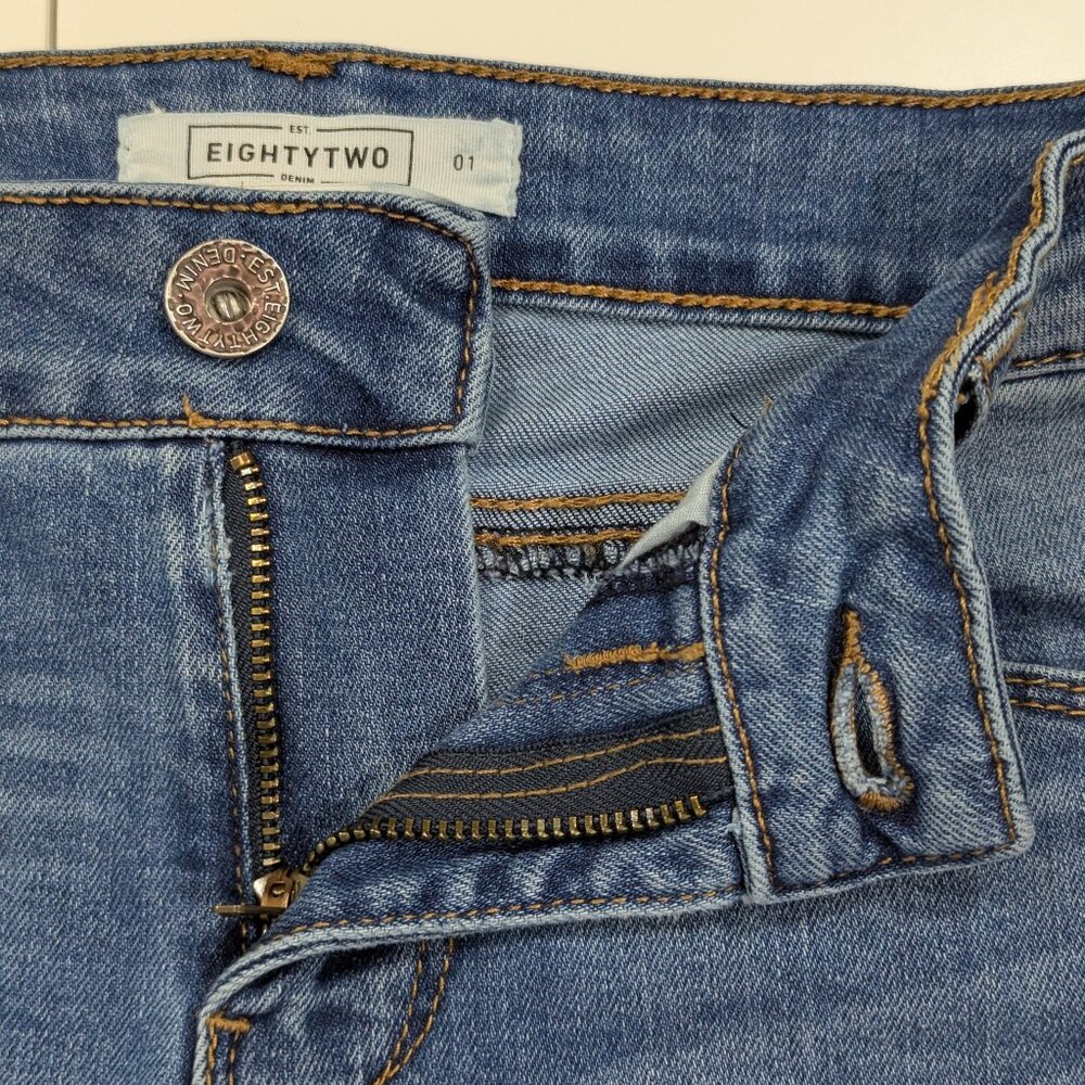 Eighty Two Women's Blue Jeans Size 1 - Picture 8 of 16